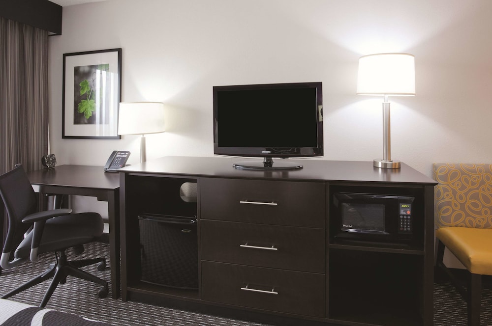 La Quinta Inn & Suites by Wyndham Minneapolis Bloomington W 45/52