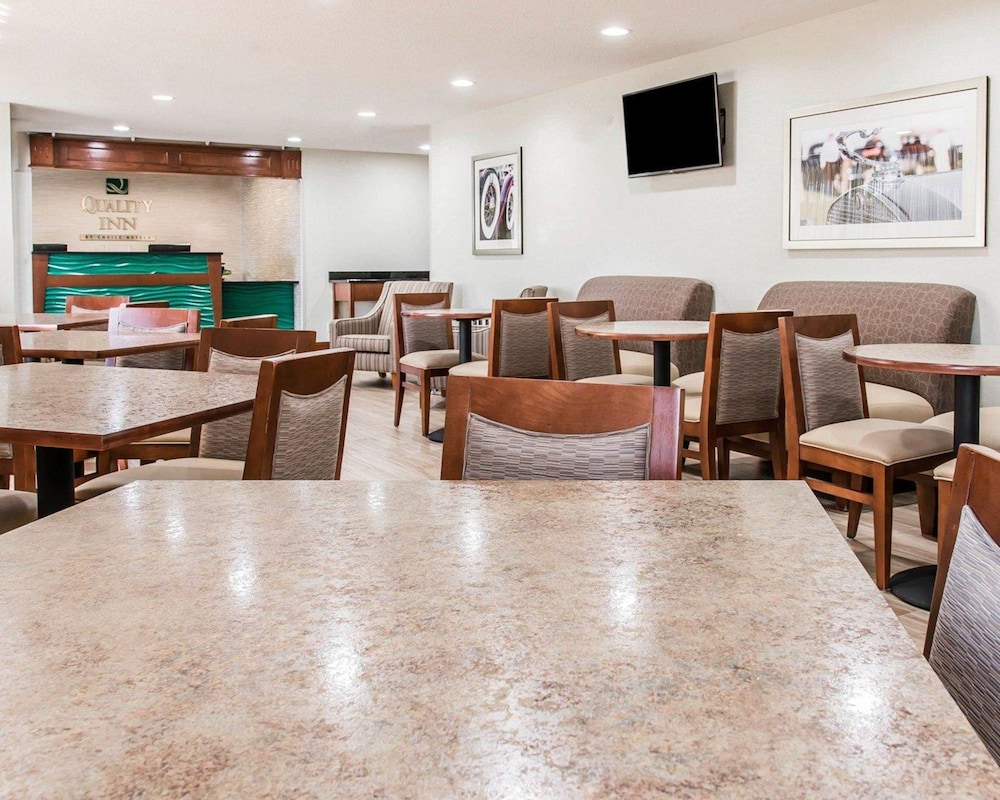 Quality Inn & Suites Warren - Detroit 27/43
