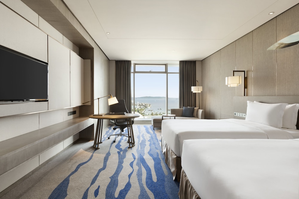 Classic, 1 King and 1 Single Beds, Sea View