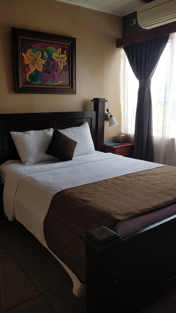 HOTEL LAS COLINAS 27/77