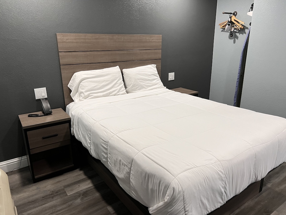 Surf City Inn And Suites 17/50