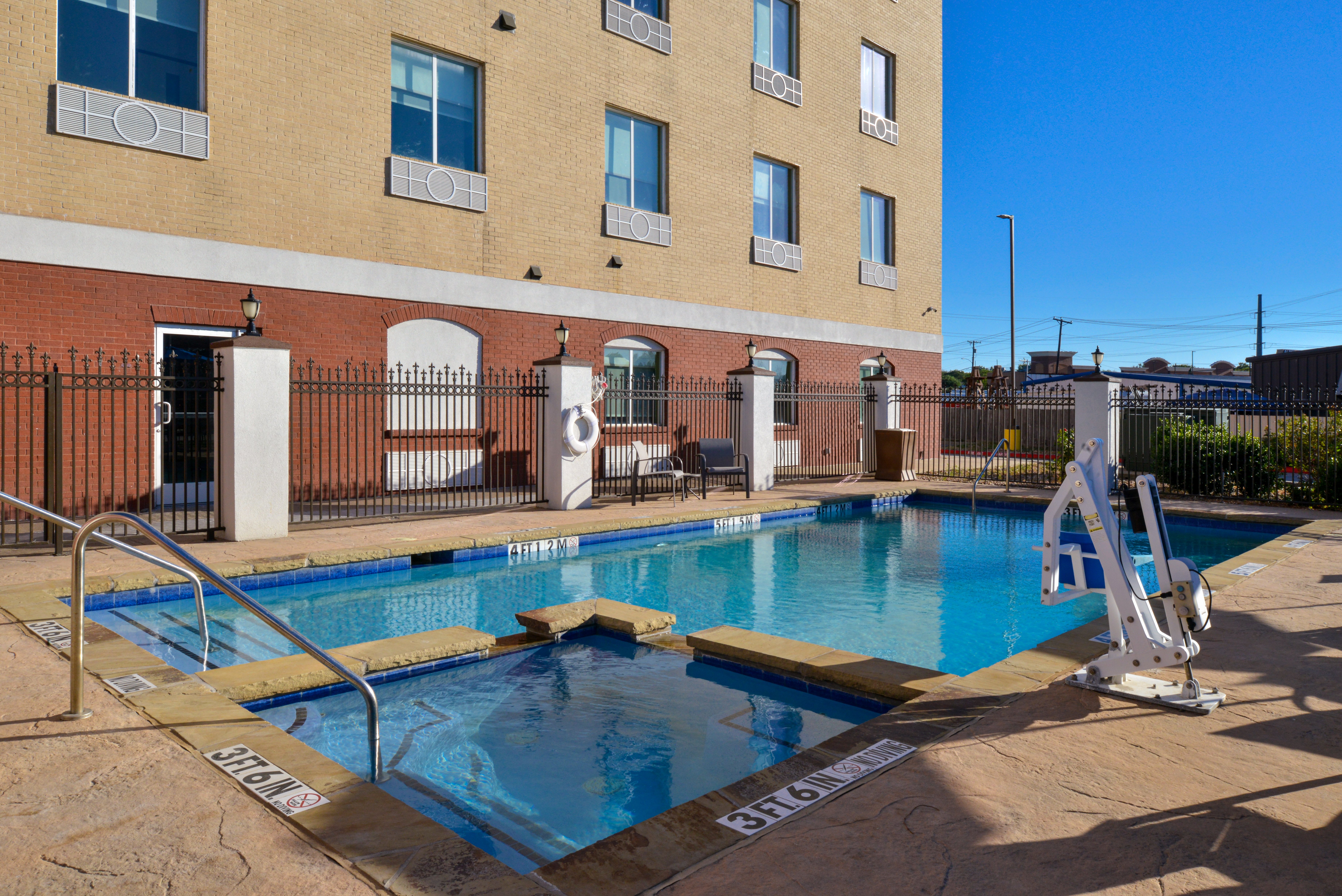 Holiday Inn Express & Suites Royse City - Rockwall, an IHG Hotel 6/70