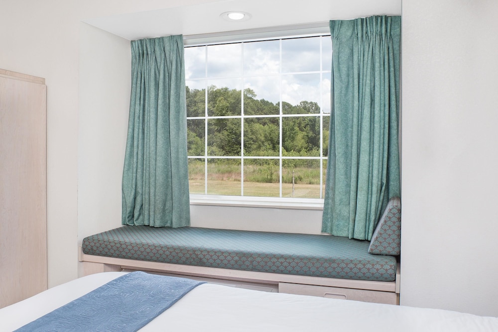 Microtel Inn By Wyndham Broken Bow 17/27