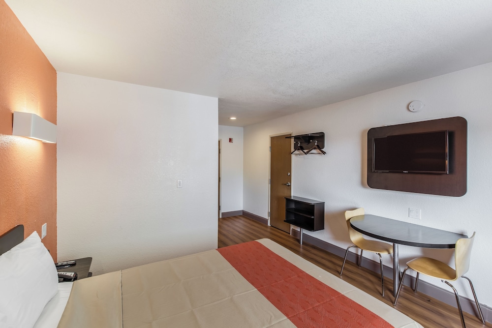 Motel6 North Richland Hills, TX 31/61