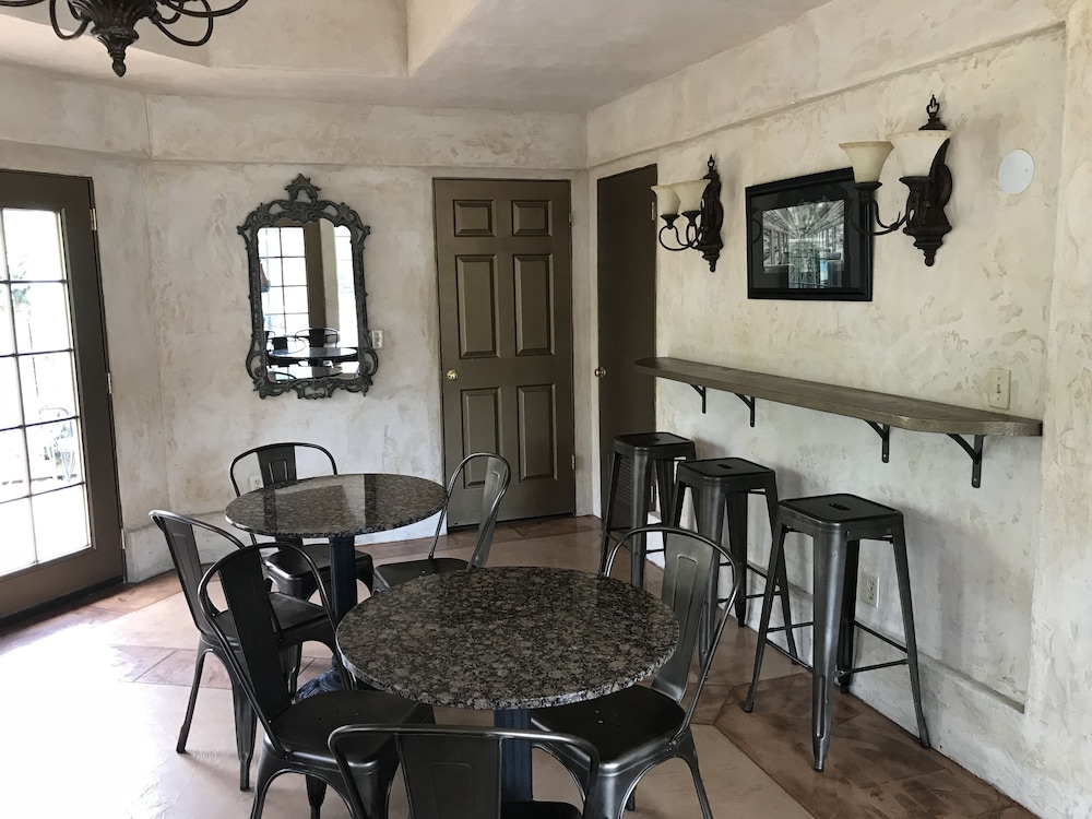 The Inn at Baechtel Creek 33/37