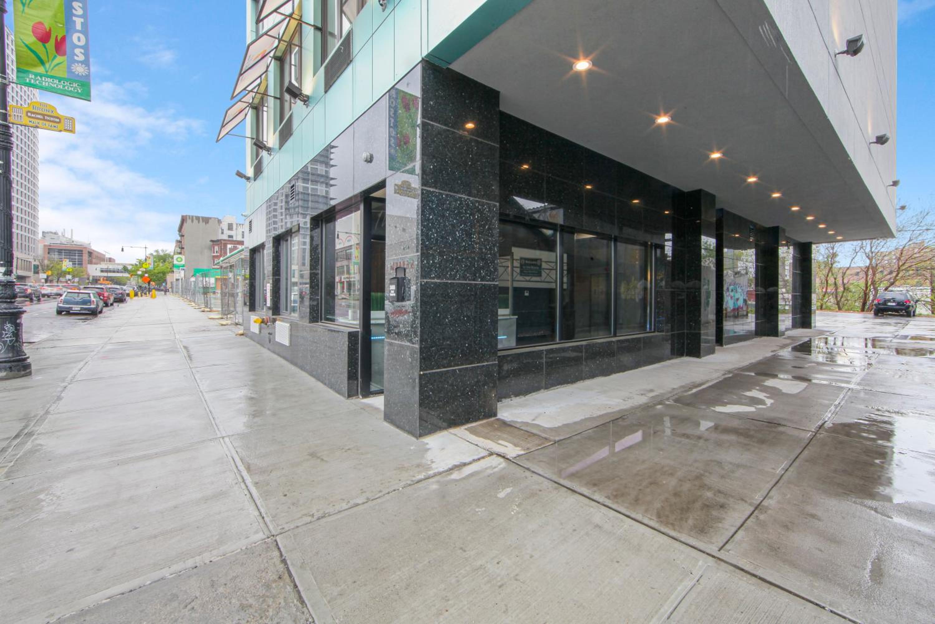 Hotel 365 Bronx 40/50