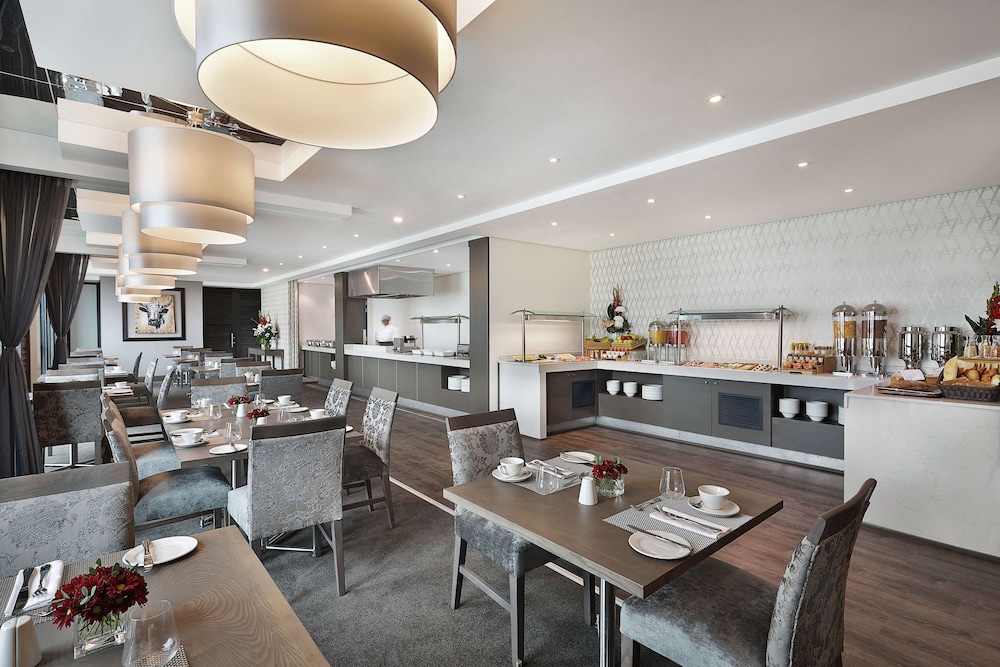 Legend Hotel Lagos Airport Curio Collection By Hilton 58/81