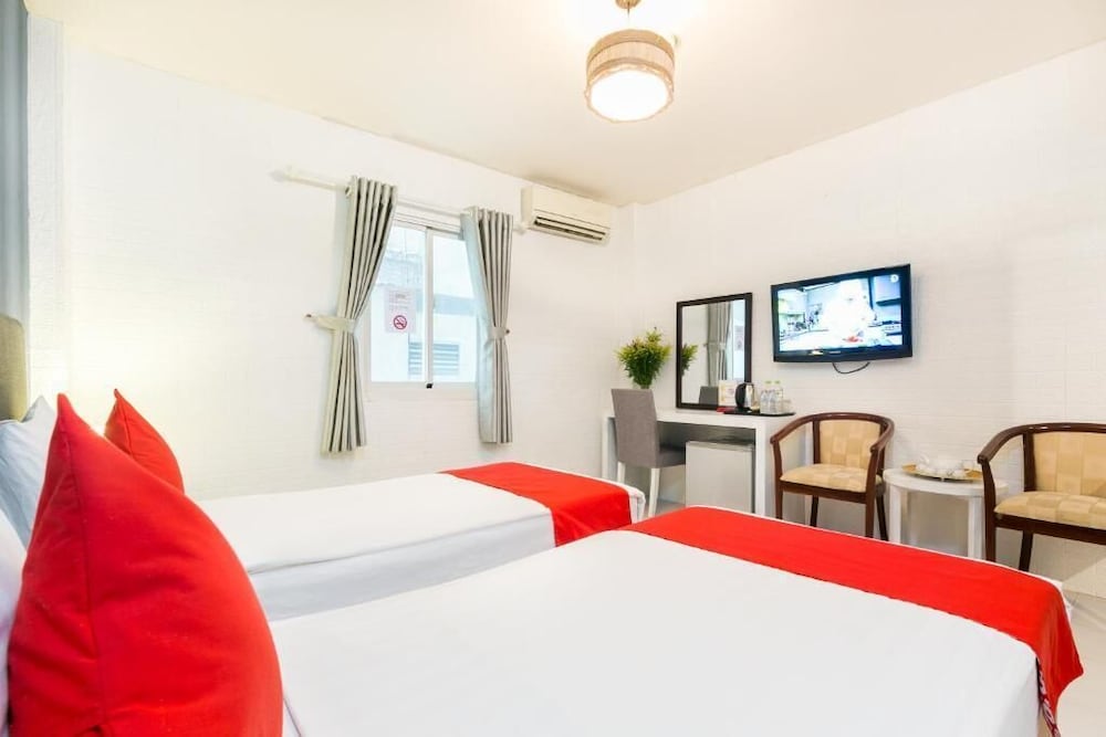 Holiday Hotel 18/59