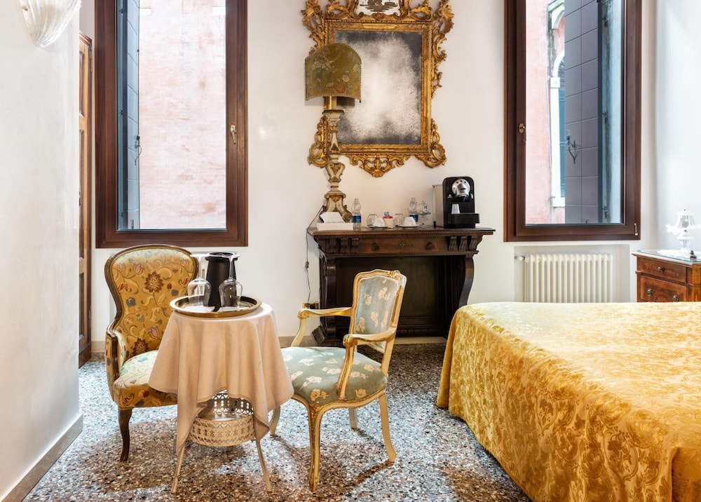 Luxury Venetian Rooms 16/39