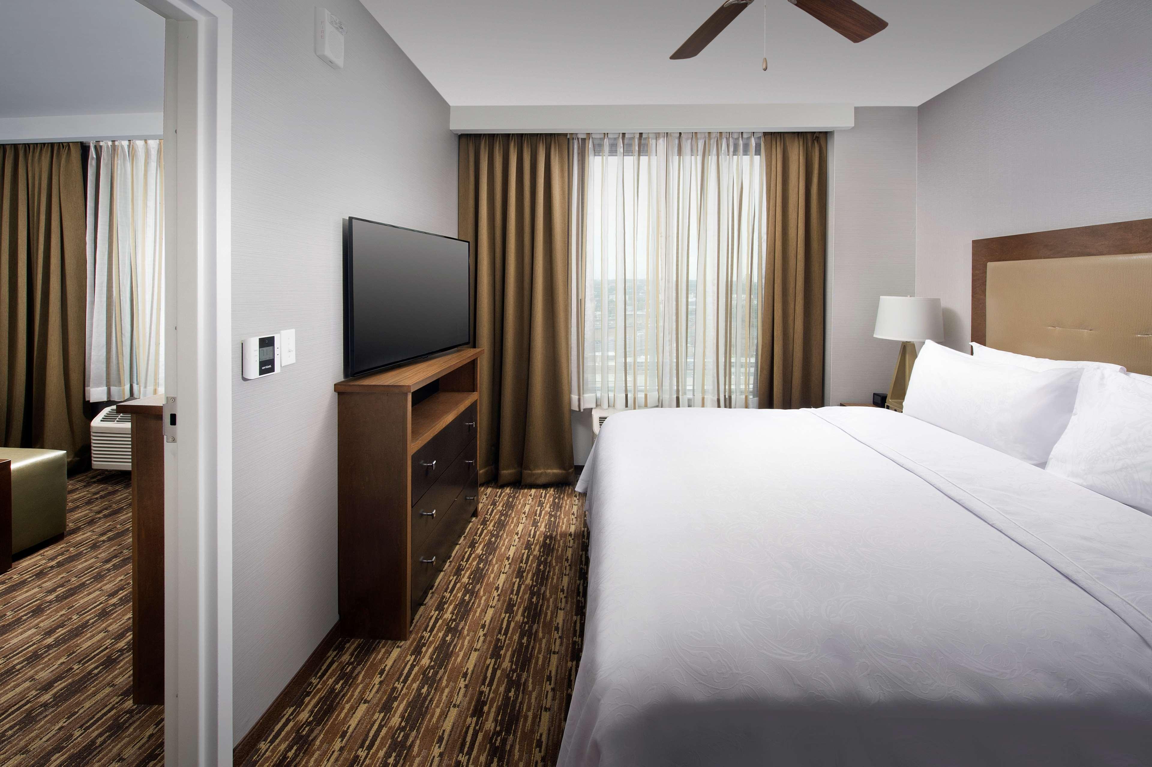 1 BEDROOM, SUITE, KING BED