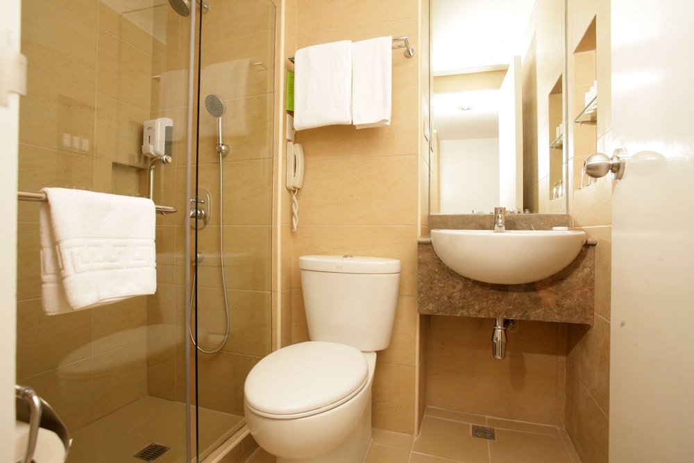 St Giles Hotel Makati 24/24