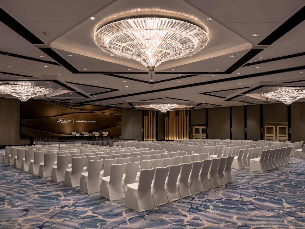Swissotel The Stamford 4/50
