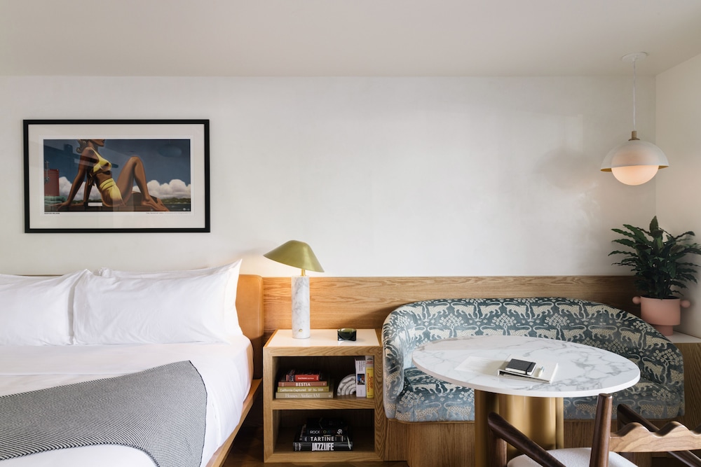 Short Stories Hotel 22/53
