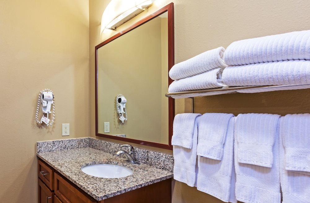 CANDLEWOOD SUITES BAYTOWN 27/58