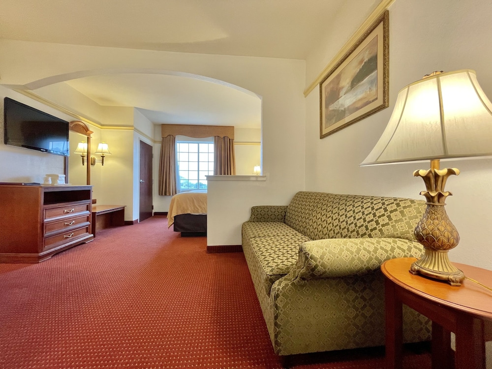 FairBridge Inn & Suites Cleburne 43/62