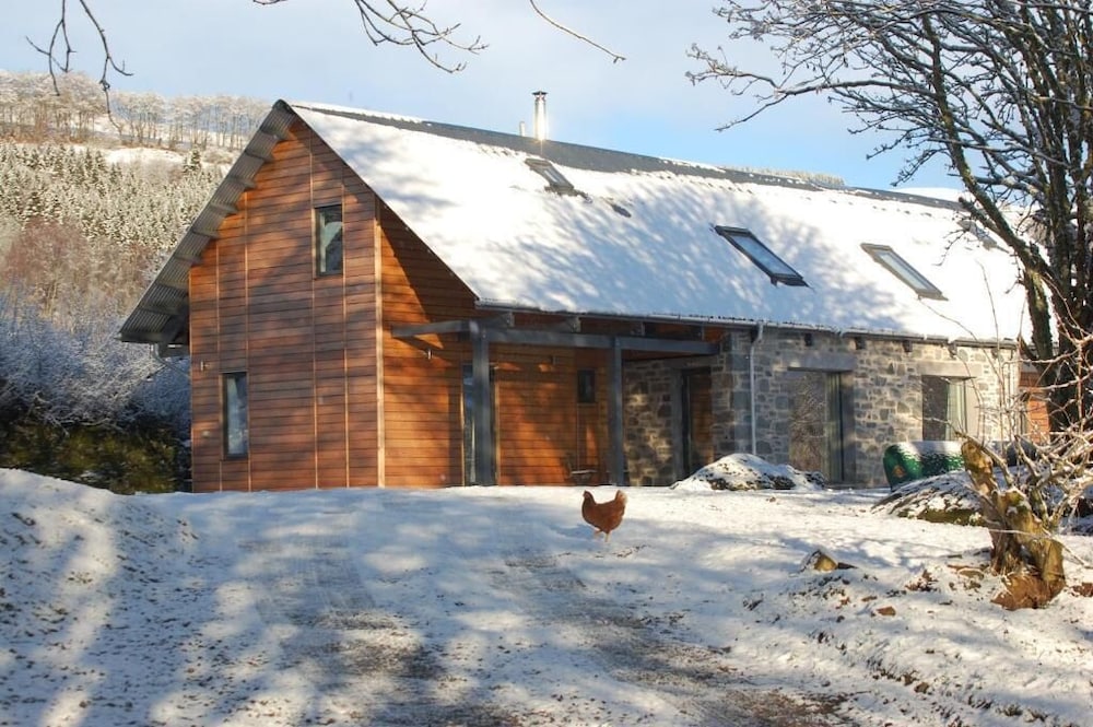 The Steading 4/48