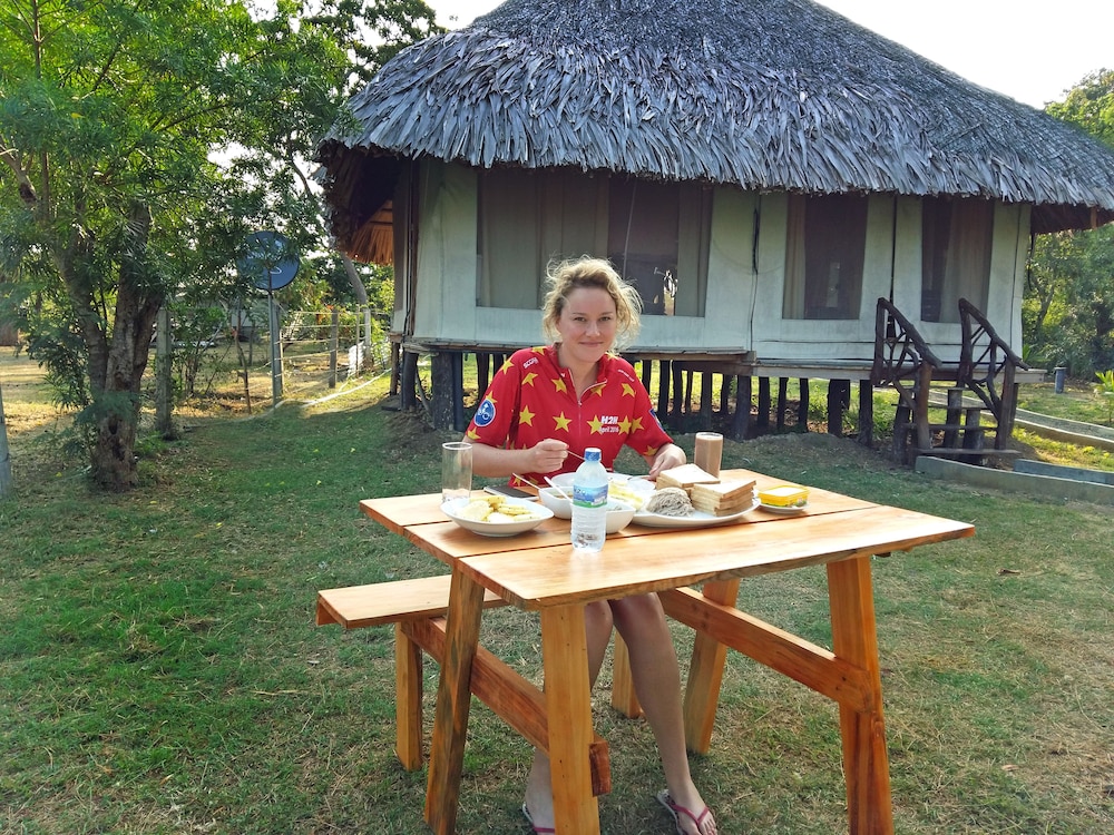Yala Lake View Cabanas 13/28