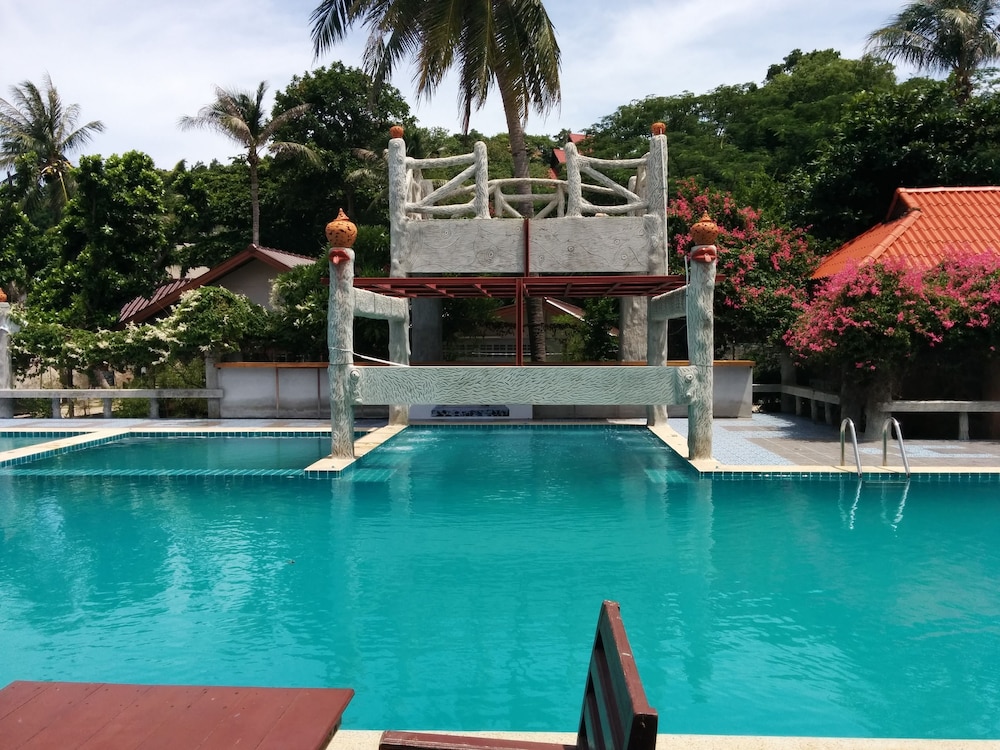 Paradise Bungalows 16/69