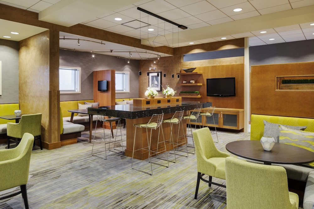 COURTYARD BY MARRIOTT LOGAN AIRPORT 40/49