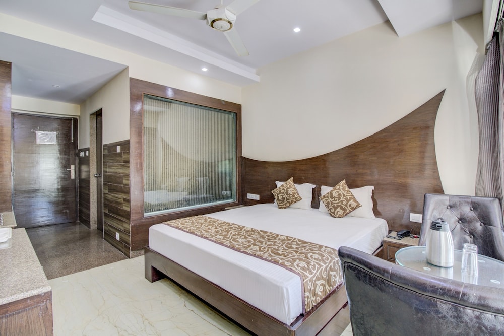 DELUXE, DOUBLE BED