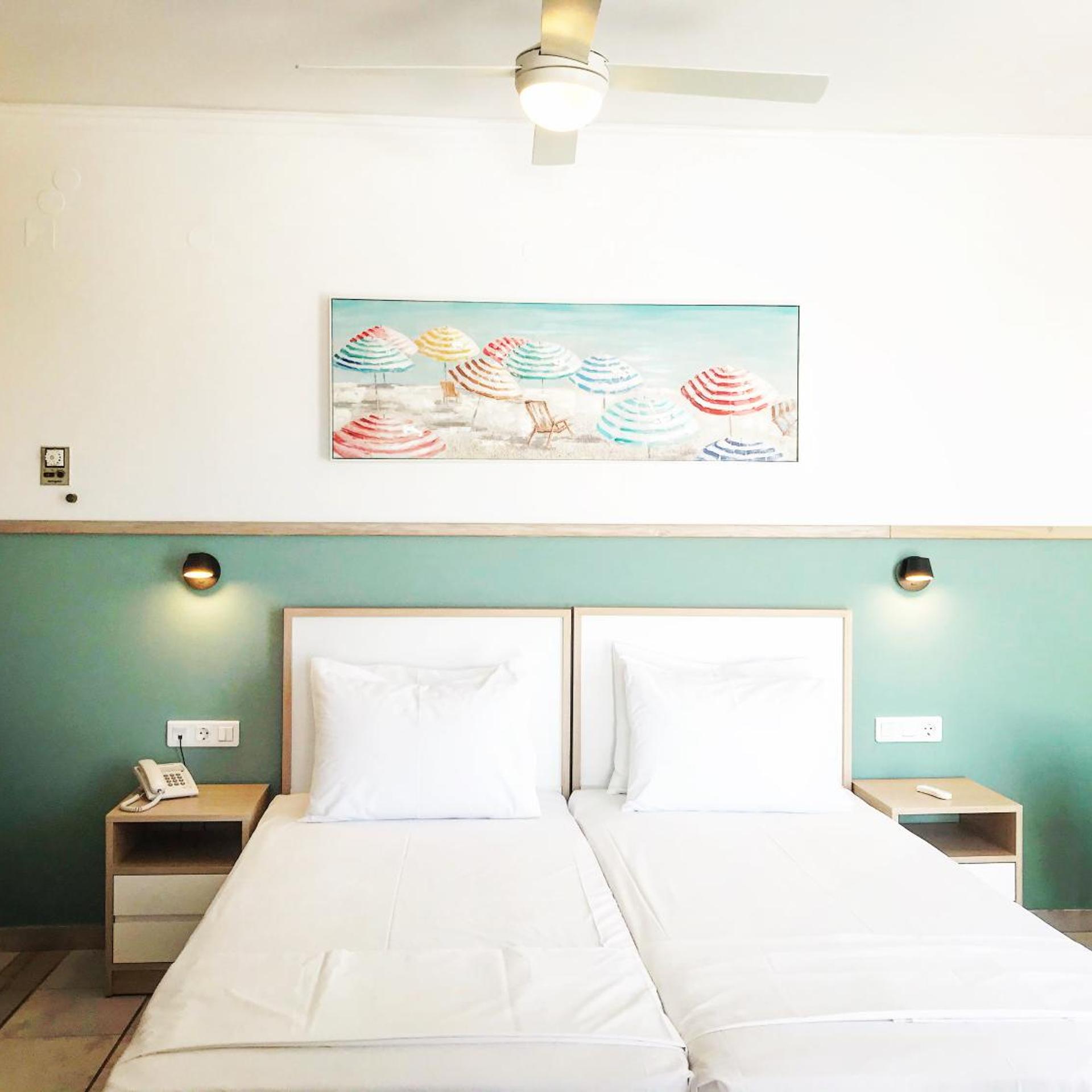 Superior, Twin Beds, Lateral Side Sea View