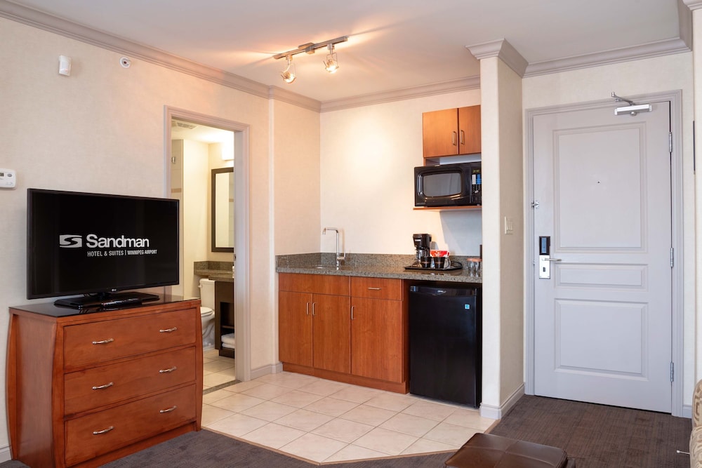 Sandman Hotel & Suites Winnipeg Airport 6/56