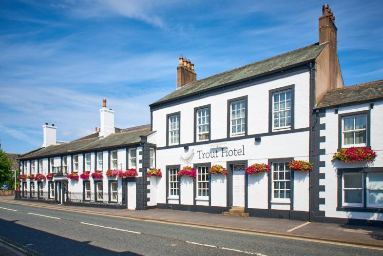 Trout Hotel 4/49