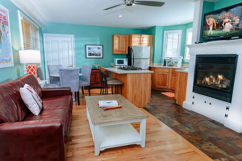 The Provincetown Hotel at Gabriel's 25/51