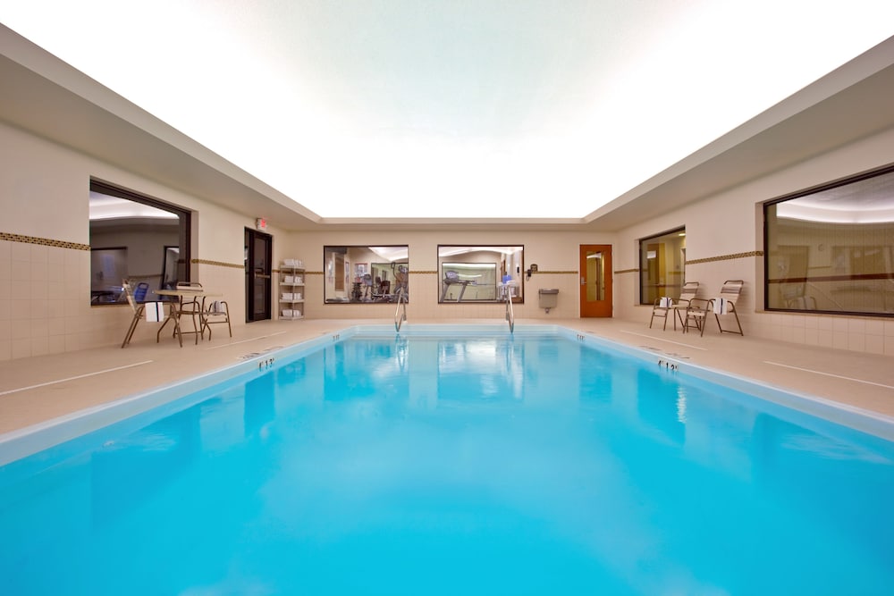 Holiday Inn Express Hotels And Suites Dayton North Tipp City 7/48