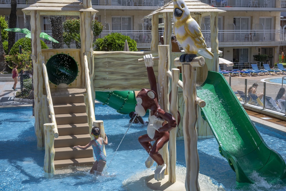 GHT Oasis Park & Spa 64/66