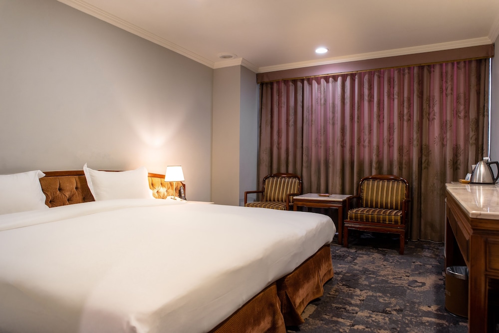 ROOM, DOUBLE BED, BATHTUB