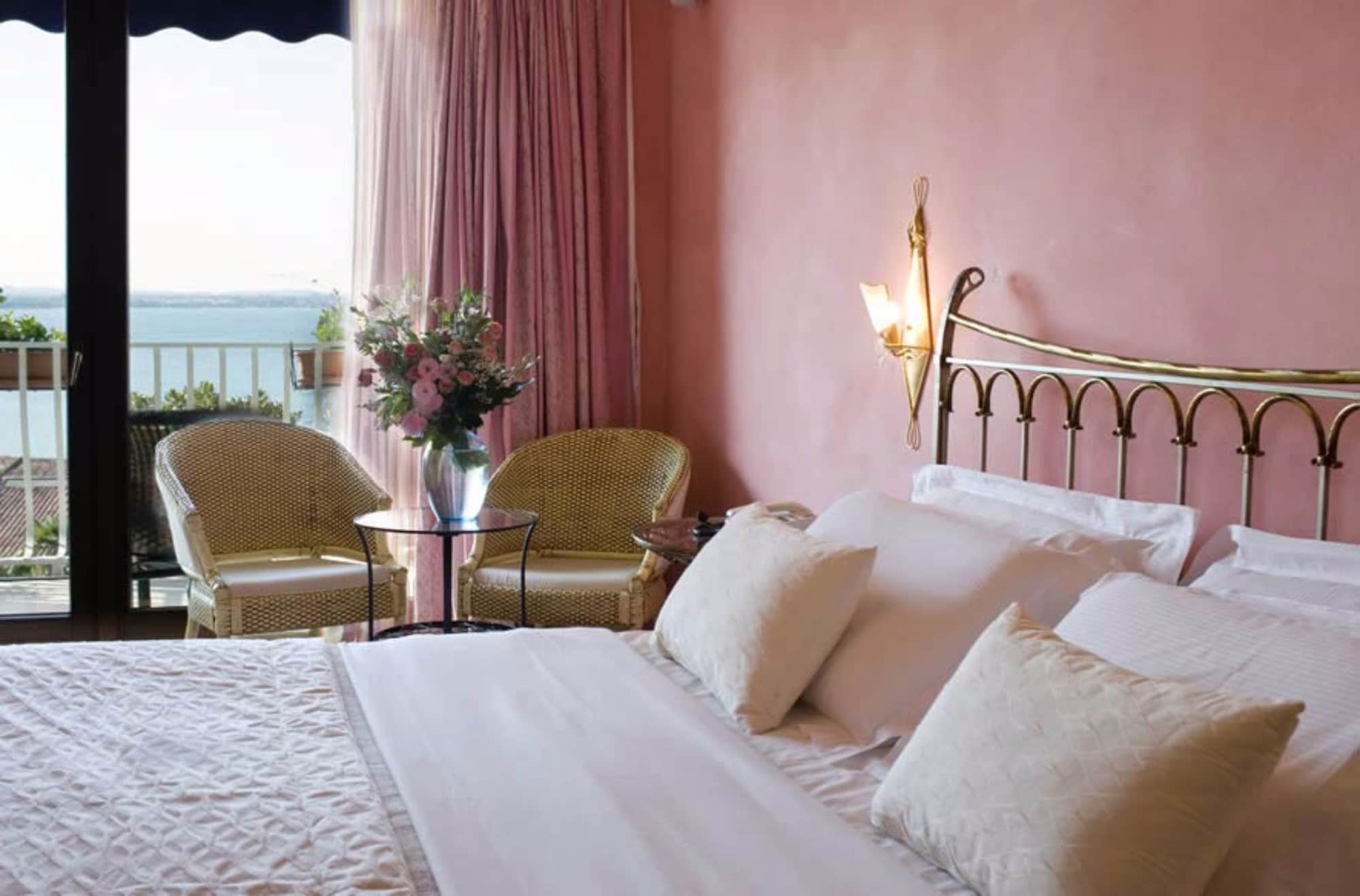 PREMIER, DELUXE, DOUBLE BED, LAKE VIEW, BALCONY