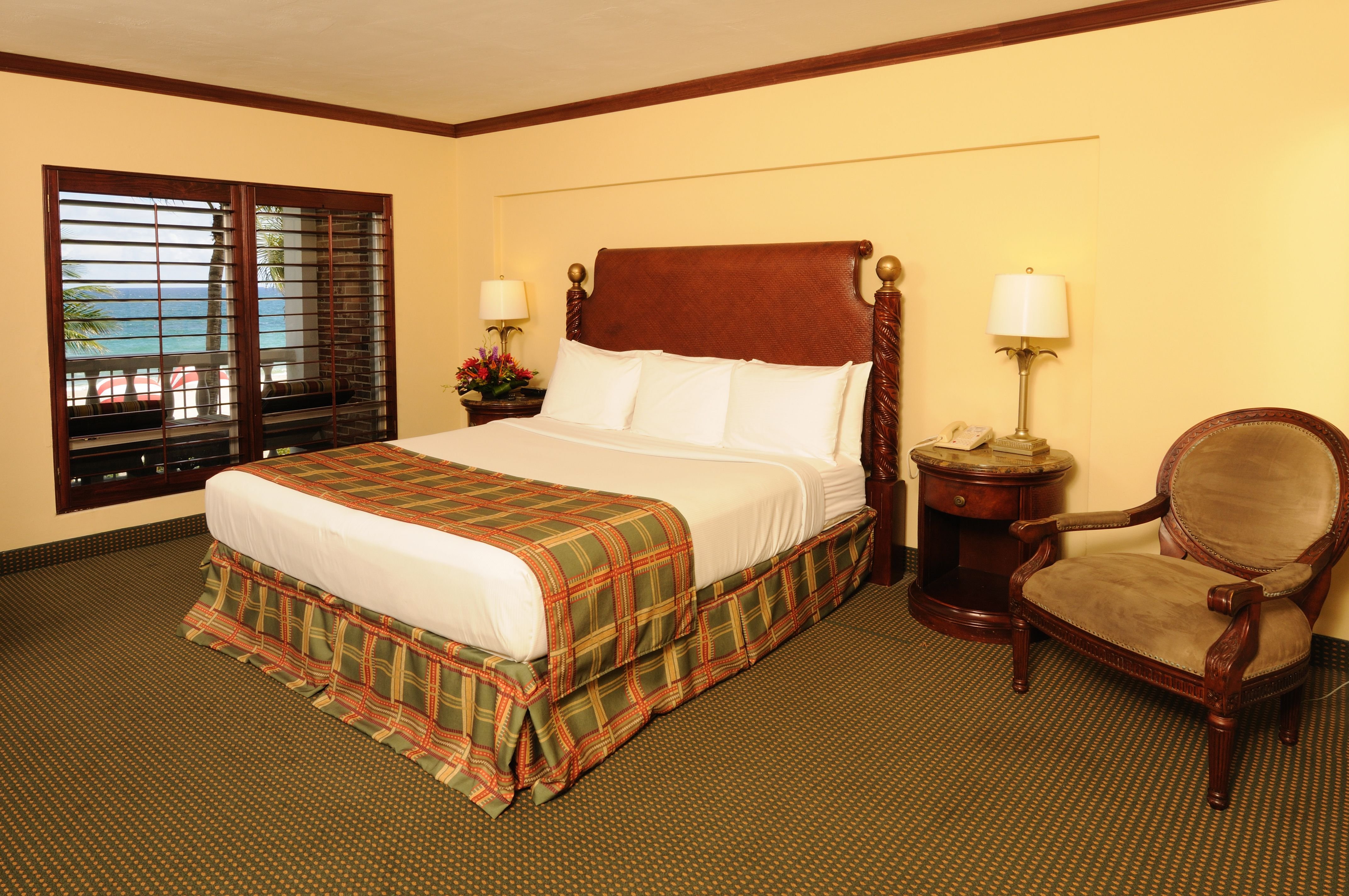 Beachcomber Oceanfront Resort Villas 24/71