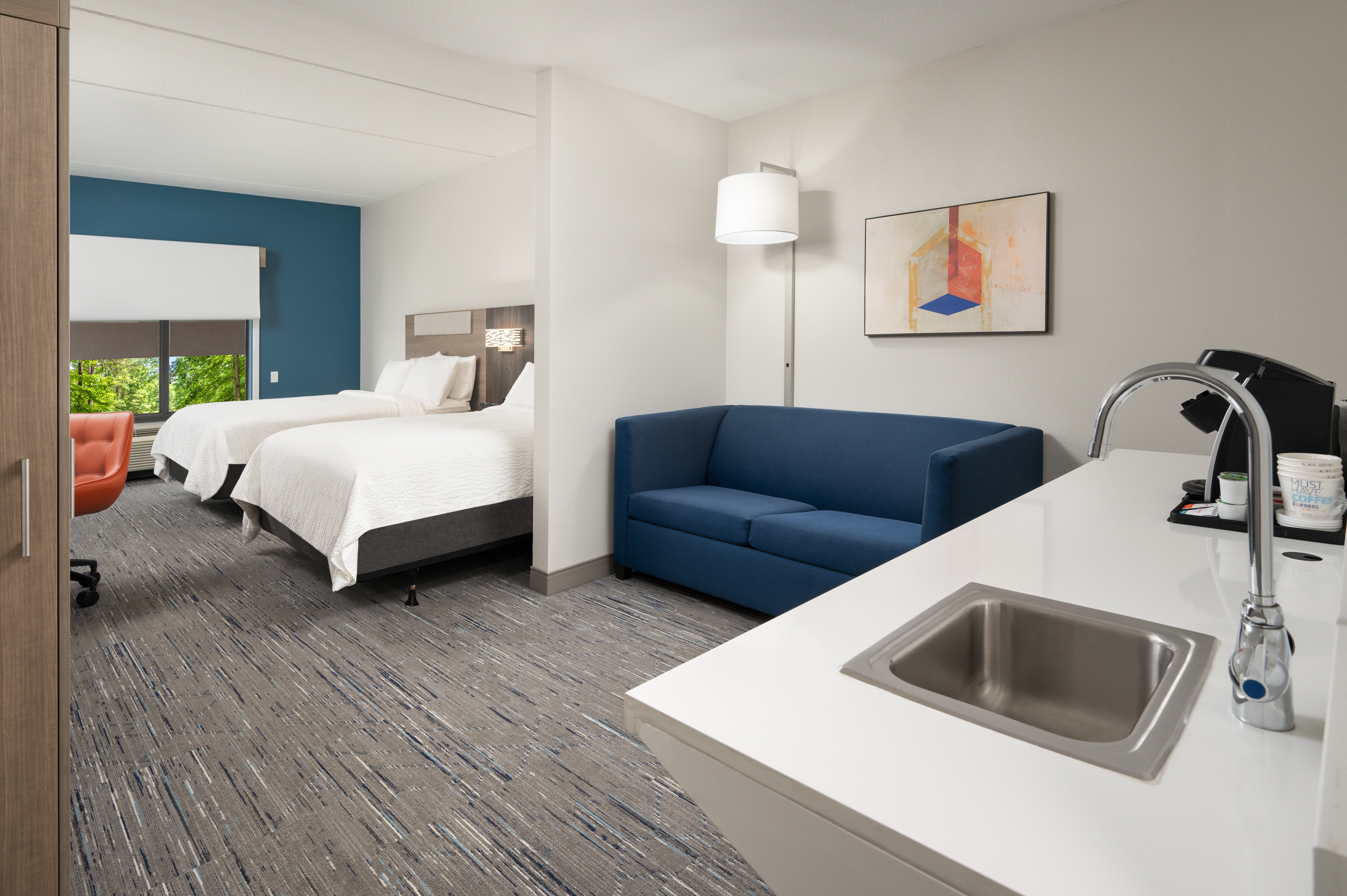 Holiday Inn Express Hotel Suites Newport South 33/79