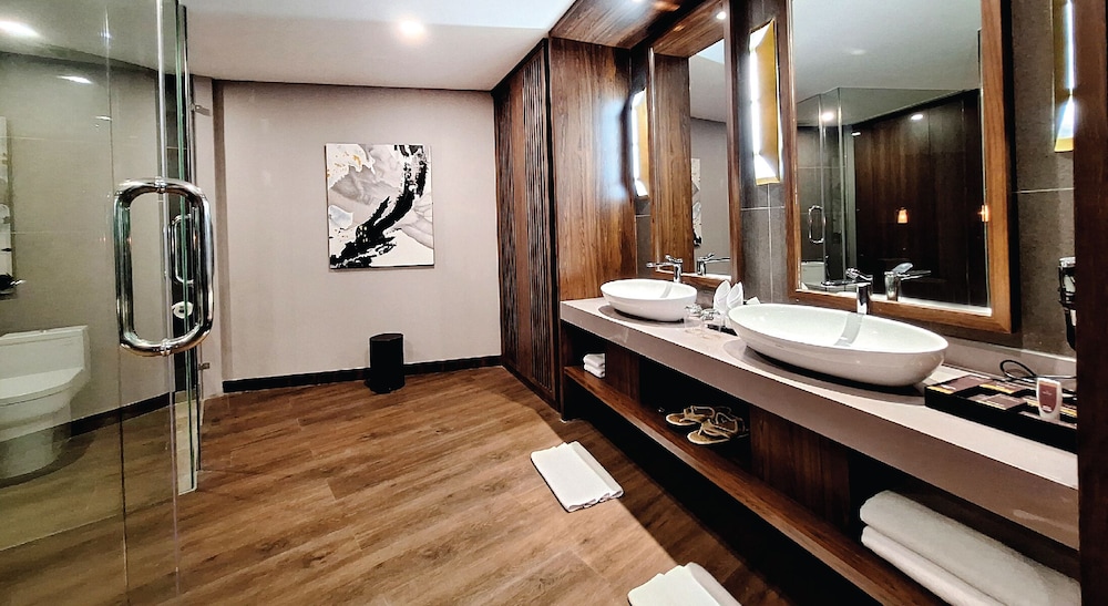 The Balcone Hotel and Resort 53/54