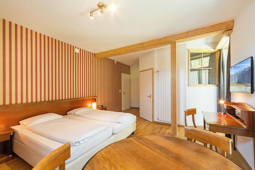 Carlton-Europe Vintage Adult Hotel 23/56