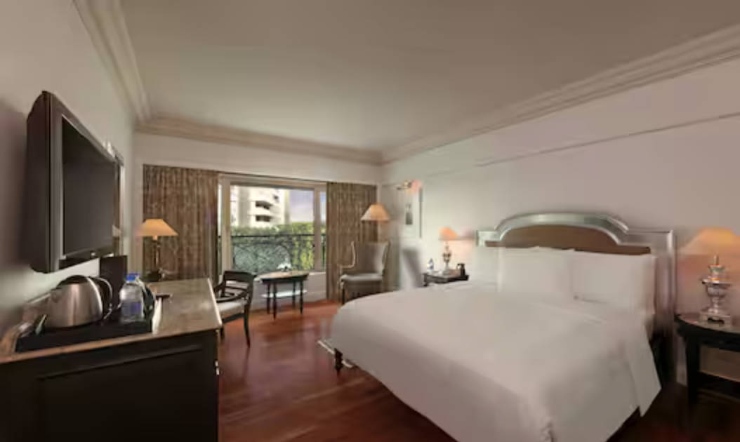 Guest Room, Deluxe, King Bed