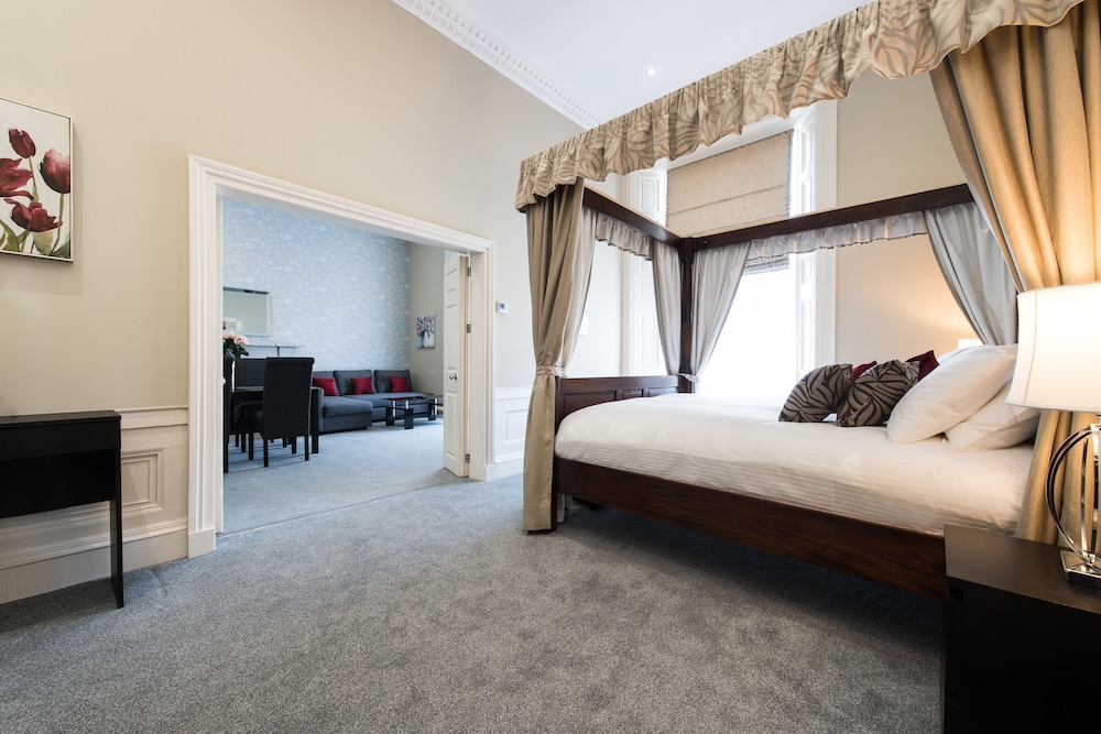 Royal Princes Suites 2/37