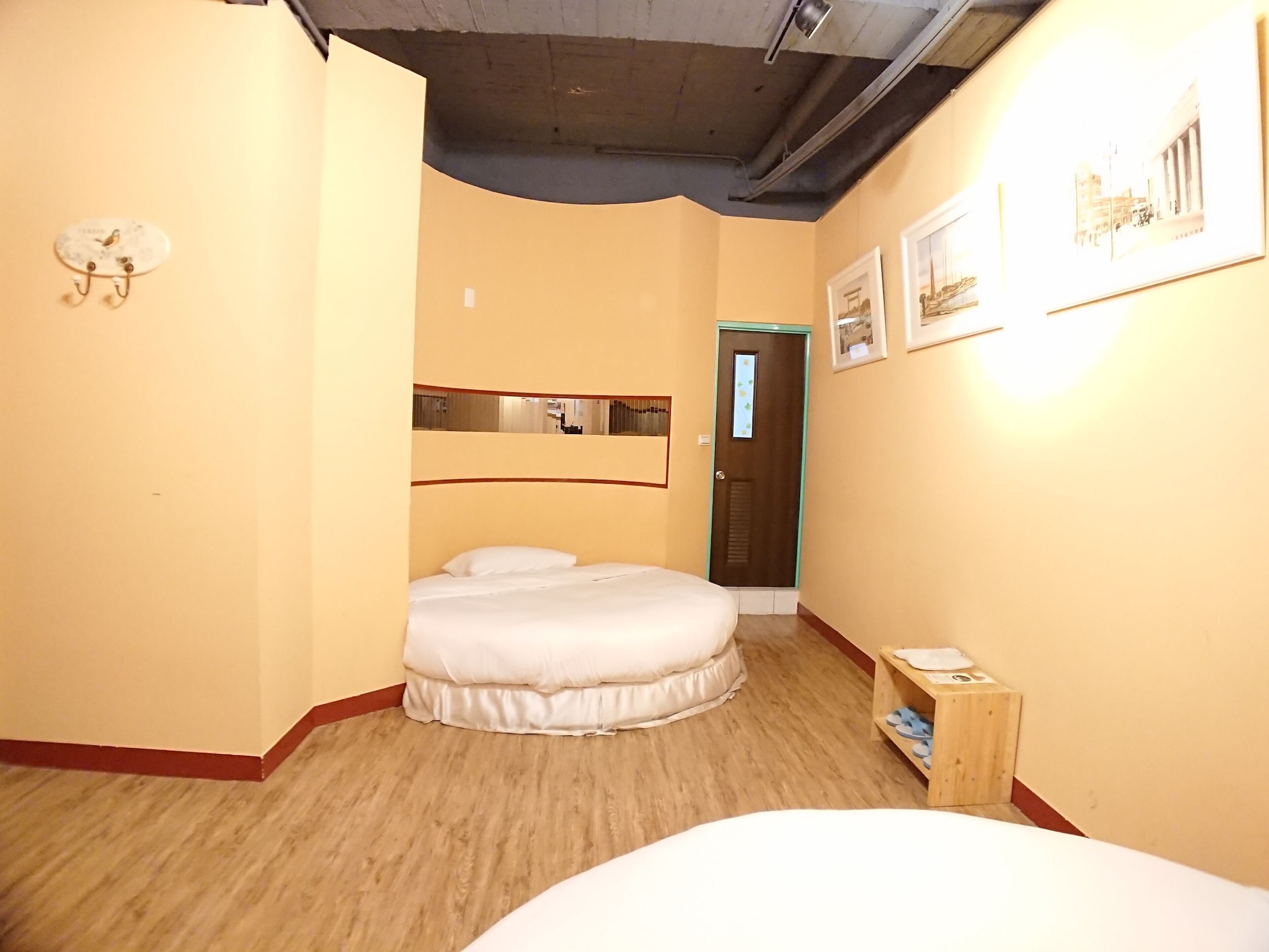 DELUXE, TWIN BEDS