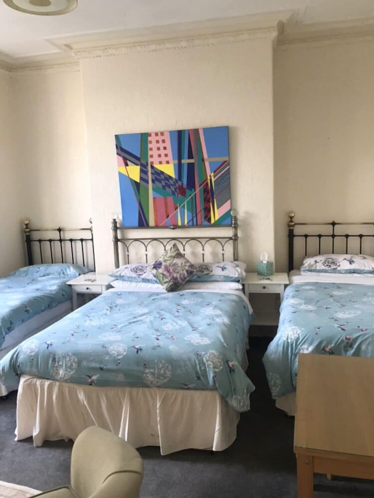 SUITE, SHARED BATHROOM