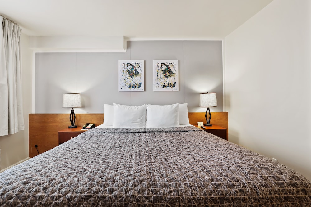 Brookhurst Plaza Inn 13/39