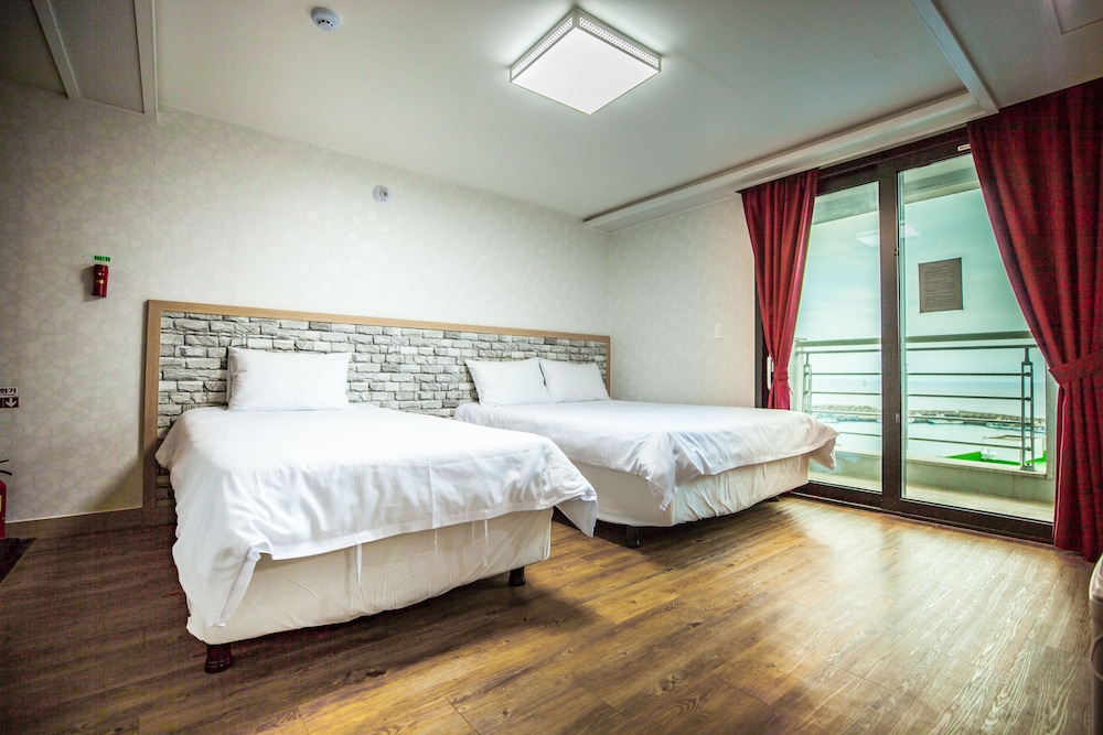 Jeju Moseulpo Hotel 12/54