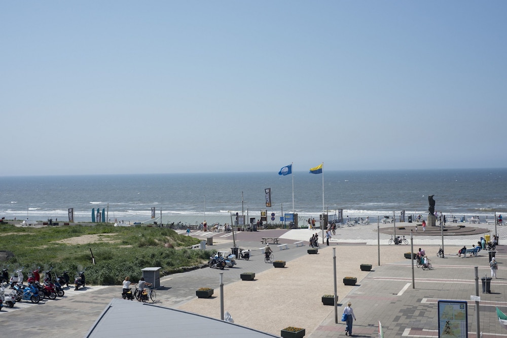 Amsterdam Beach Hotel 45/61