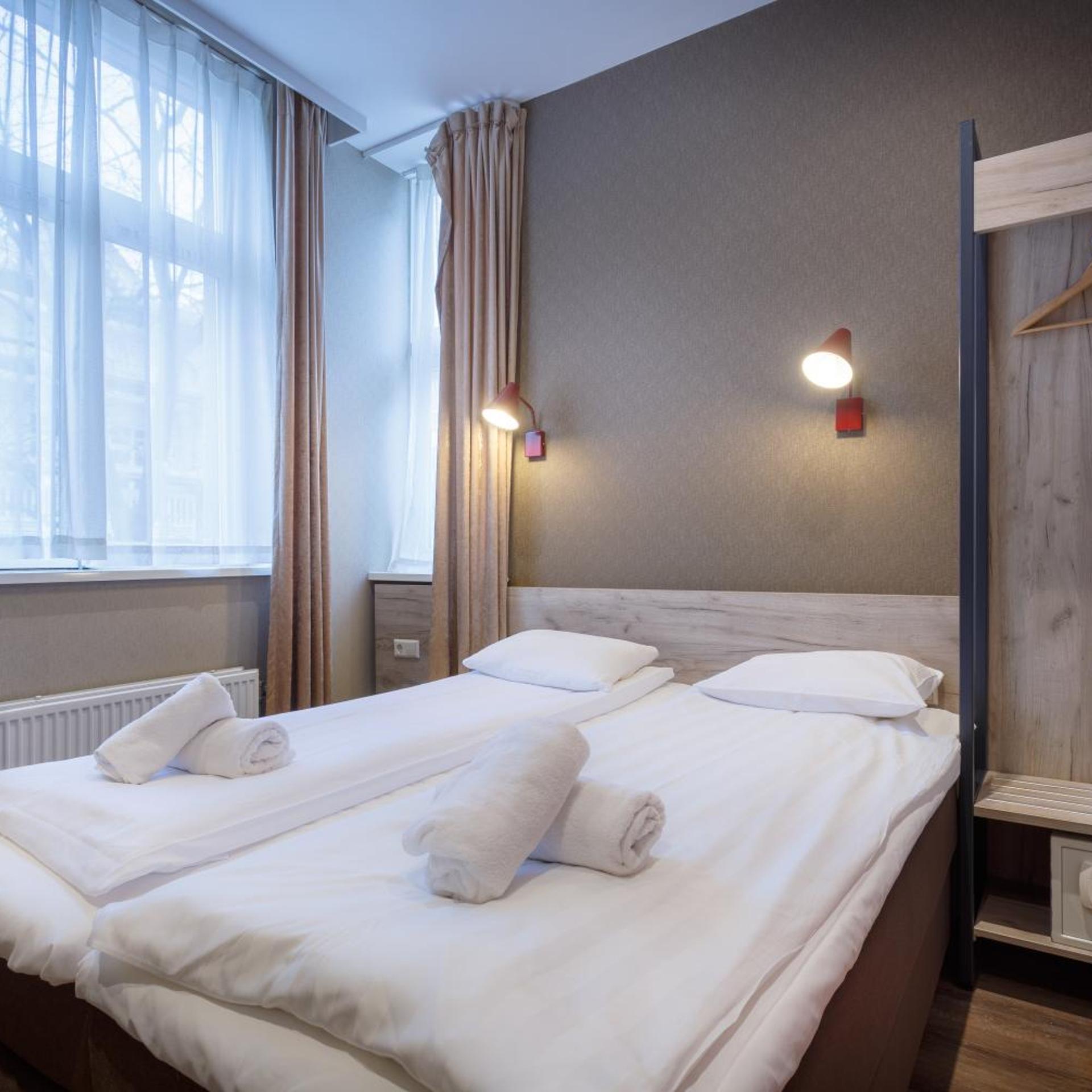 Room, Twin Beds