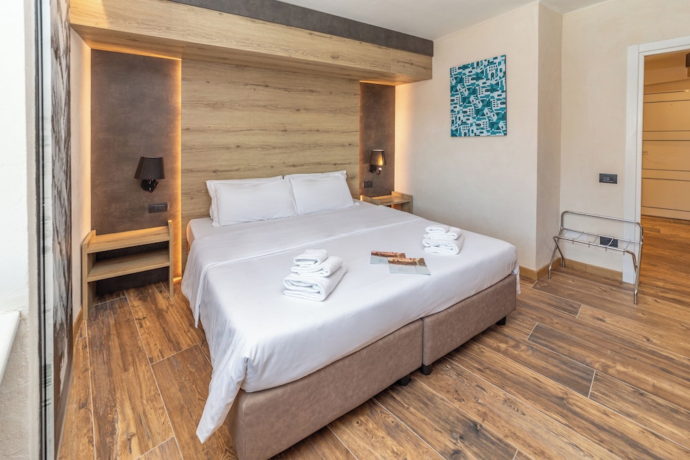 غرفة ثلاثية، Hotel La Torre 7/10