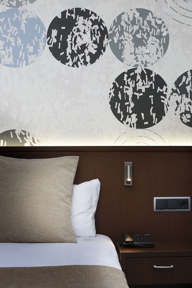 Hcc Taber Hotel 40/57