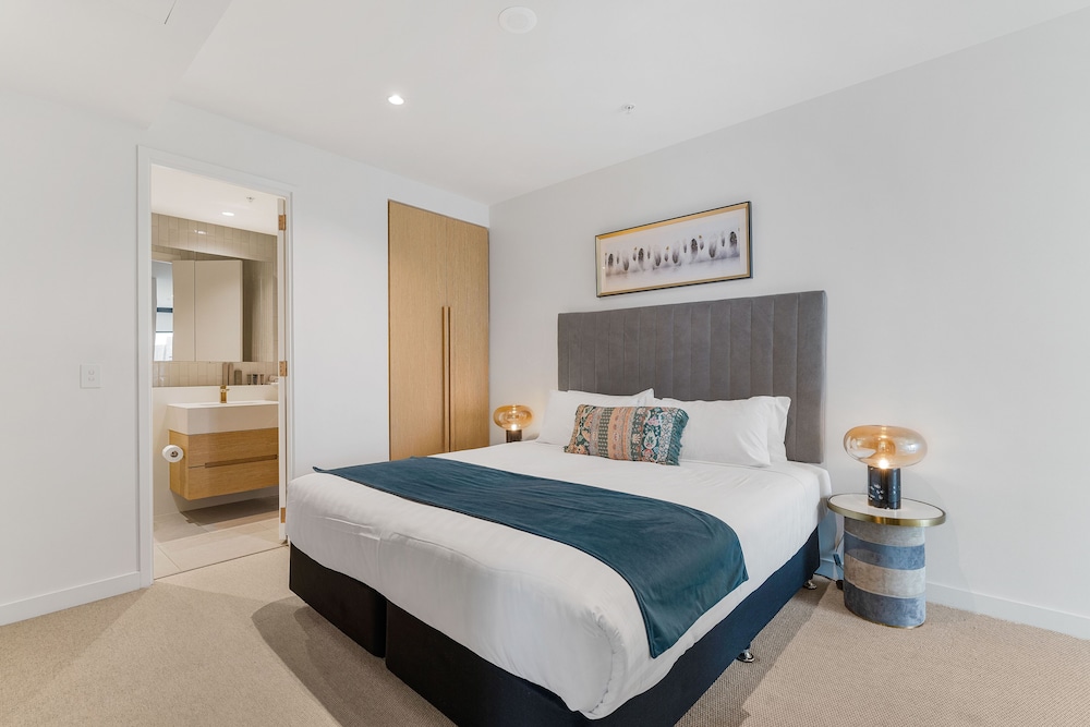2 Bedrooms, Apartment, King and Queen Bed, City View, 2 Bathrooms