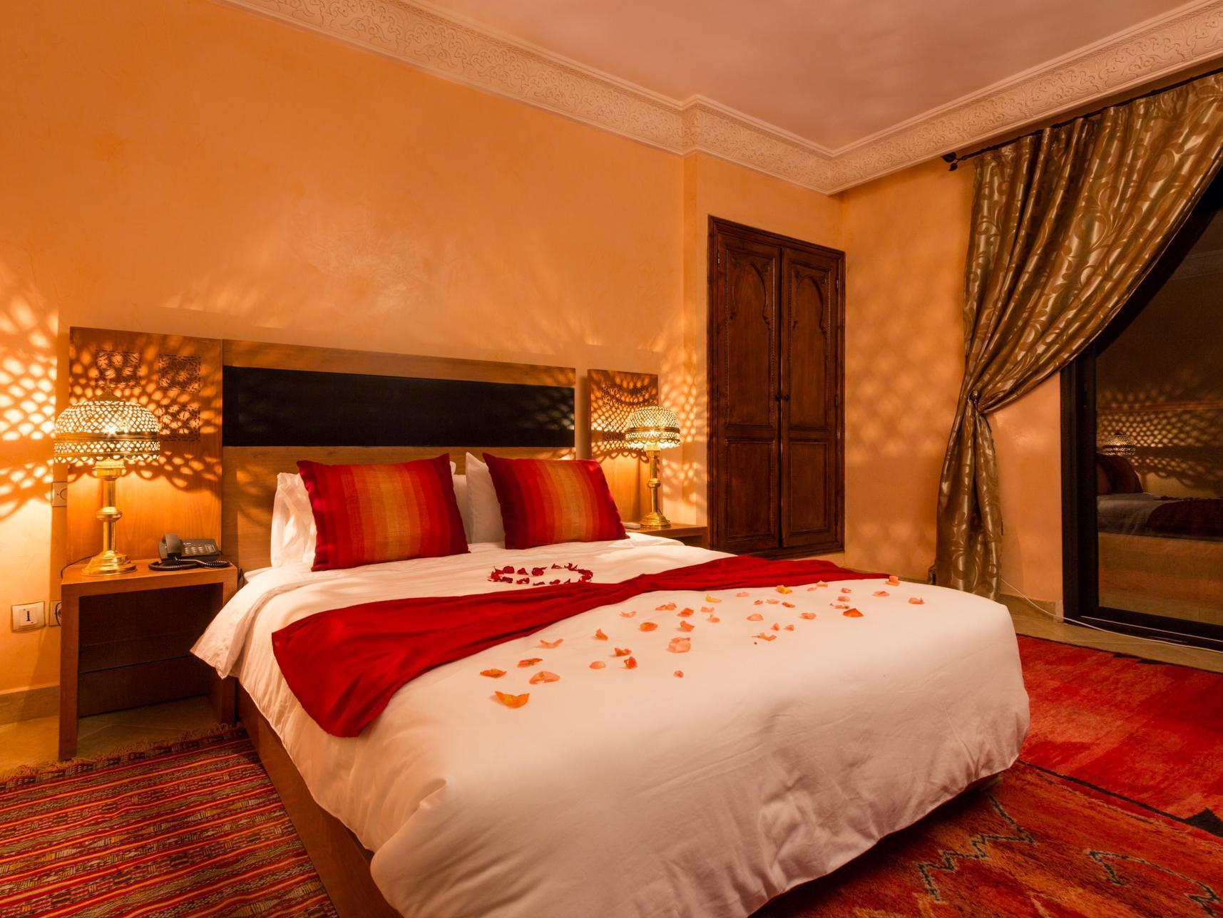 Room, 1 Queen and 1 Single Bed