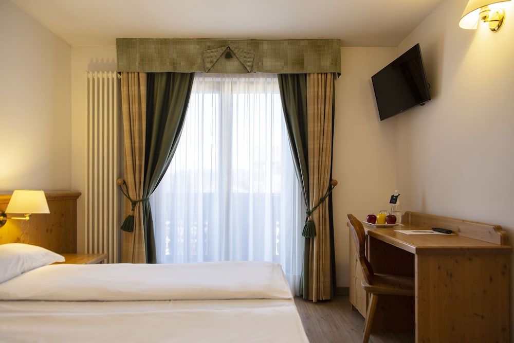 GOLF HOTEL 32/76
