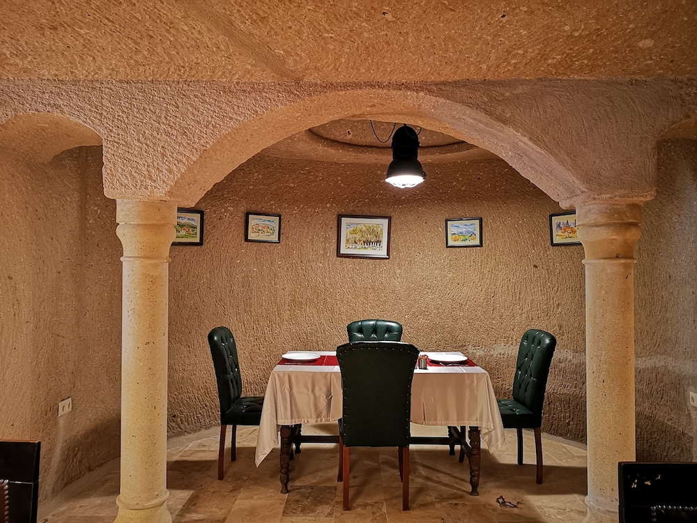 Hermes Cave Hotel 37/46